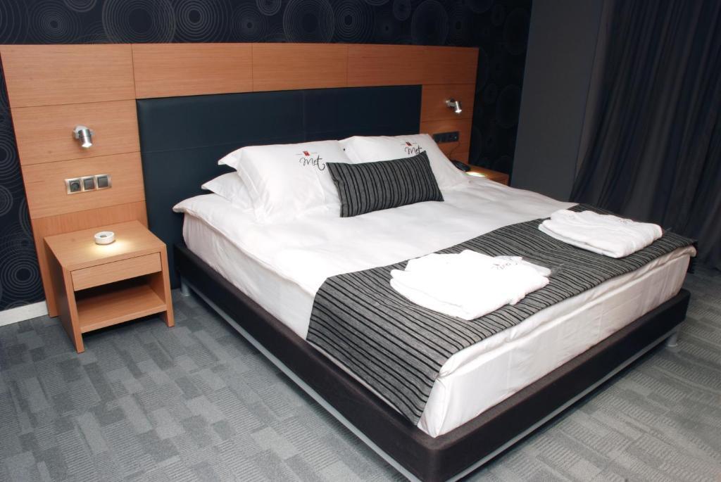 Met Hotel 4*